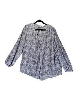 Chelsea & Theodore Top Woman Size 3X Blue Paisley Long Sleeve V Neck Blouse
